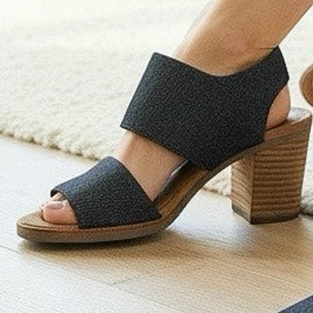 TOMS Majorca Cutout denim sandals featuring a block heel and side zipper Size 7